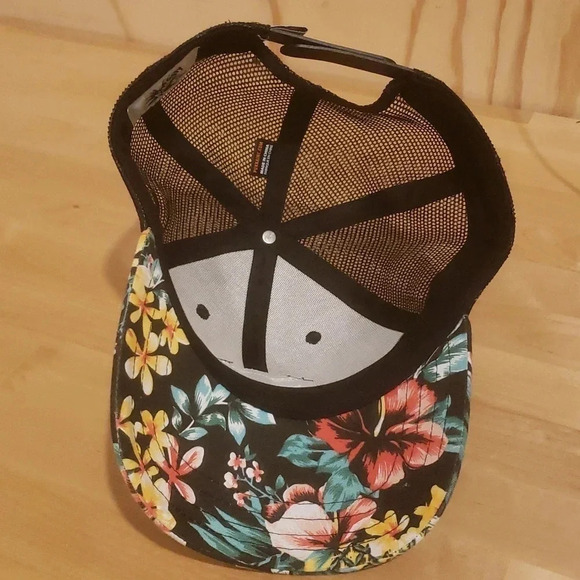 Blackfly Lures Snapback Mesh Black Floral Truckers Style Hat - Picture 5 of 7